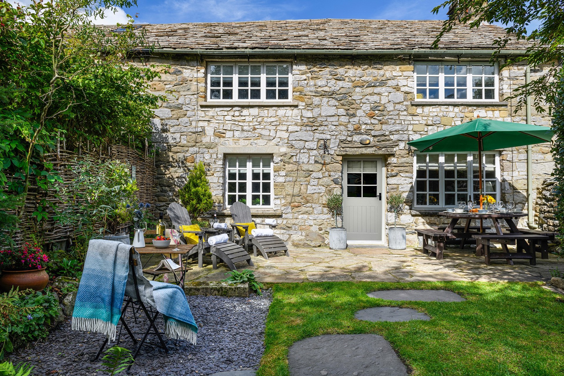 Background image - Rear